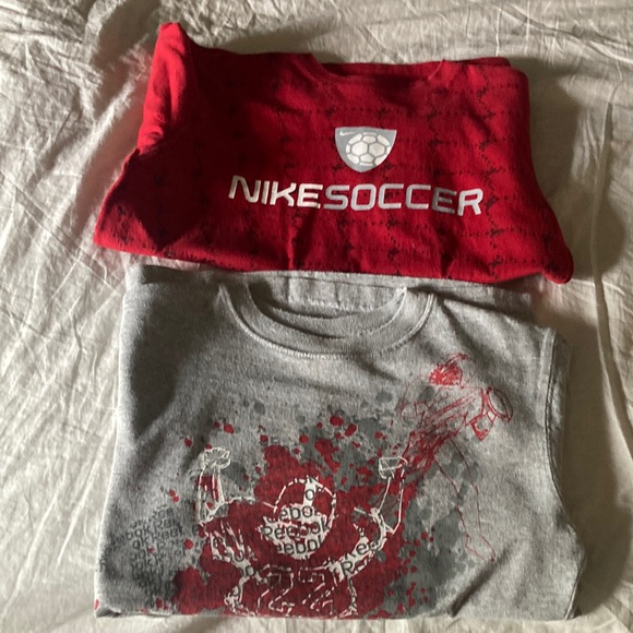 2 Boys Reebok & Nike Sports Themed T-shirts - Picture 1 of 8
